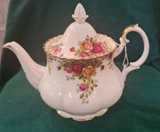 Old country roses teapot