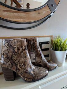 High heel boots