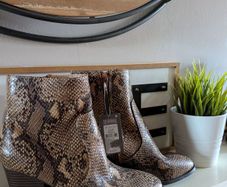High heel boots