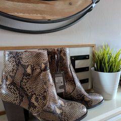 High heel boots