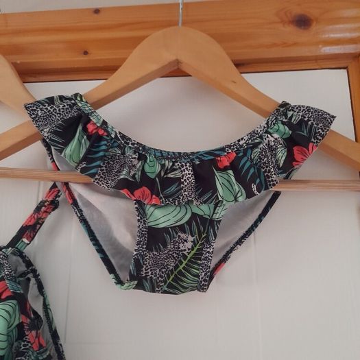 girls swimsuit