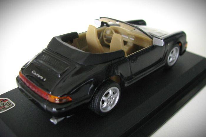 Diecast Model Porsche 911 Carrera 4 - del Prado Car Collection 1:43
