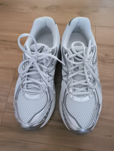 men shoes oasics, size 42, UK 7.5, like new