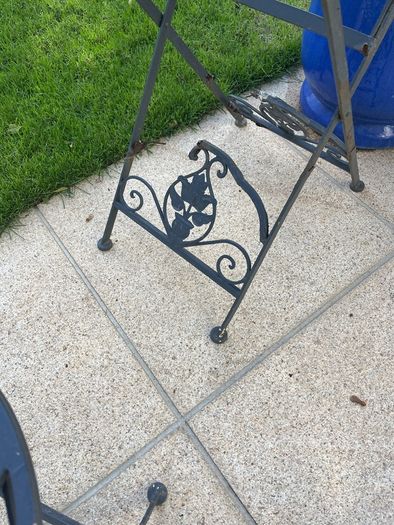 free table and chairs