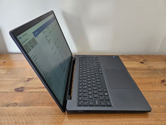 Dell 16 Pro Max (Ultra 7 / 16GB / 256GB / RTX PRO 500 Blackwell)