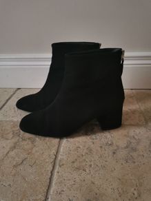 Black suede boots (Topshop)
