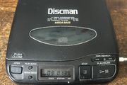 Vintage Sony diskman D-33 CD player