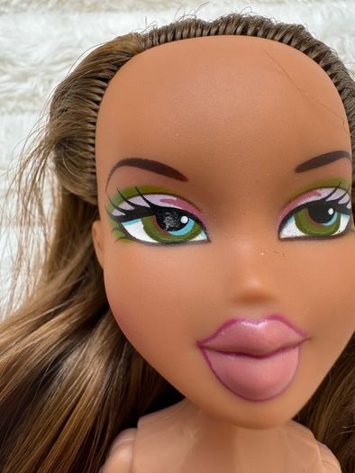 Bratz Doll Funk Out Fianna Original 1st Release The head creaks when it moves Used Please see photos