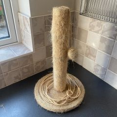 FREE Cat scratching post