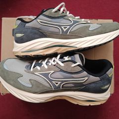 Brand new Mizuno Wave rider 44 EU 9.5 UK