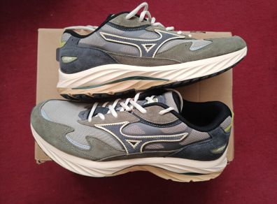 Brand new Mizuno Wave rider 44 EU 9.5 UK