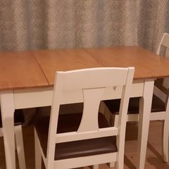 As new Extendable kitchen table and soft padded chairs