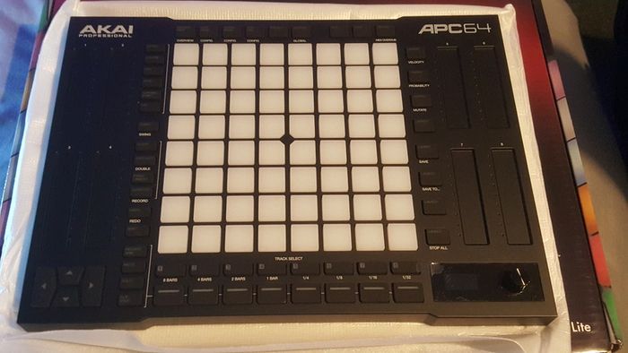 Akai APC64 - Ableton controller & 8 track sequencer