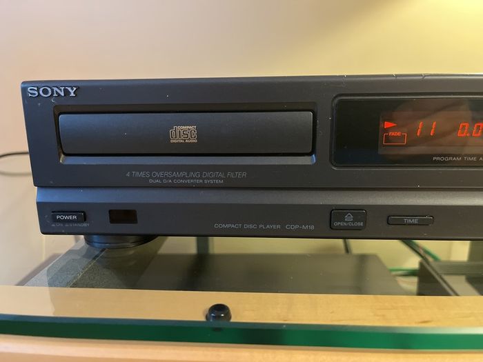 Sony CDP-M18 cd player medium size
