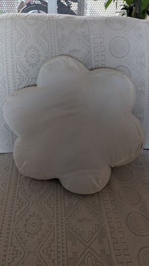 Daisy Cushion