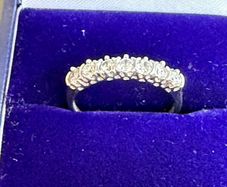 7 stone 9ct White Gold ring (Size M)