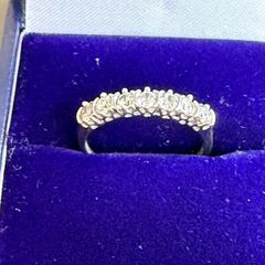 7 stone 9ct White Gold ring (Size M)