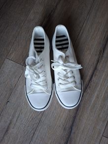 White canvas sneakers size 3