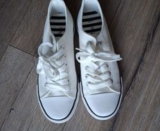 White canvas sneakers size 3