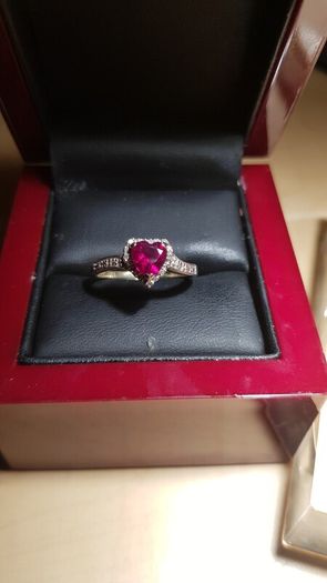 9 ct  gold ring Rubies and diamonds