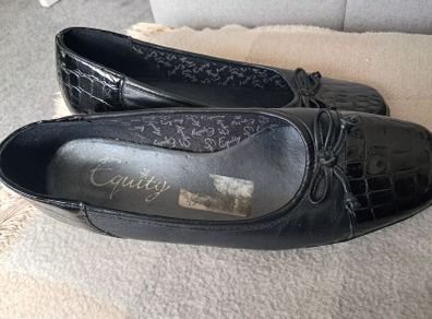 ladies shoes ...low wedge heel