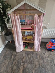 Large dolls house