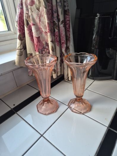 Pair of Art Deco Vintage 1930s Tulip vases