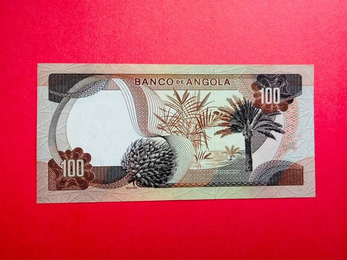 Angola  100  Escudos  1972  PICK 101    . ( uncirculated )