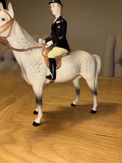 Beswick Huntswoman 1730