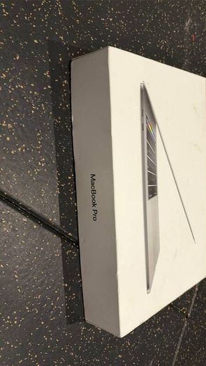 Apple MacBook Pro 15 2017- i7, 16GB RAM, 256GB SSD boxed