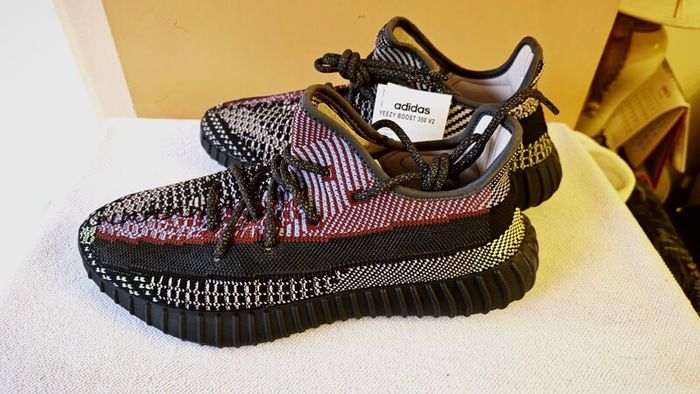 Authentic Brand New Yeezy 350 Yecheil UK9