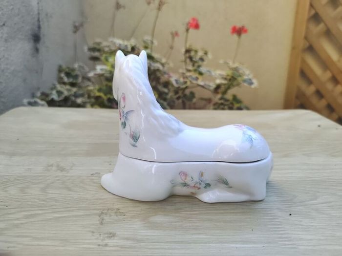 Aynsley "Little Sweetheart" trinket boxes figures