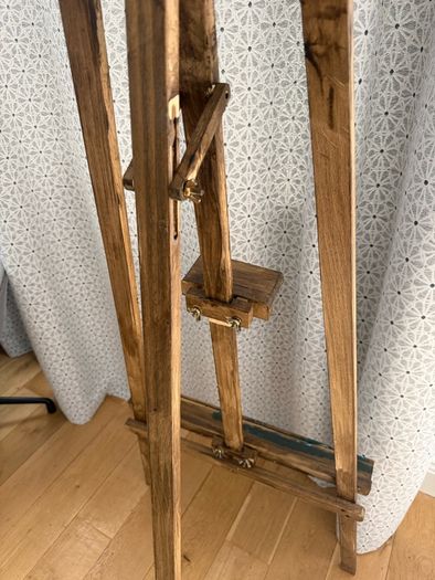Adjustable wooden art easel