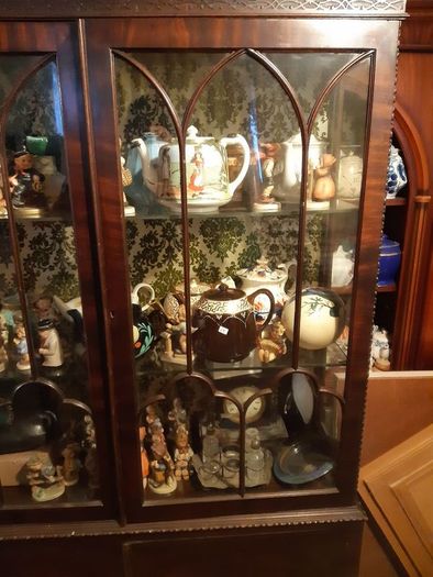 ,mahogany display cabinet