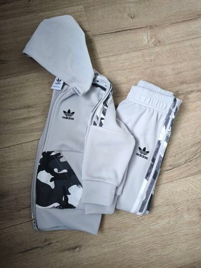 Boys Adidas tracksuit 3-4 years