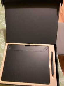 Wacom Intuos tablet and pen Mediun in black