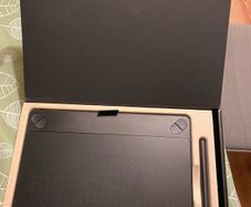 Wacom Intuos tablet and pen Mediun in black