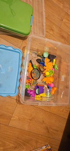 Kinetic sand with toys