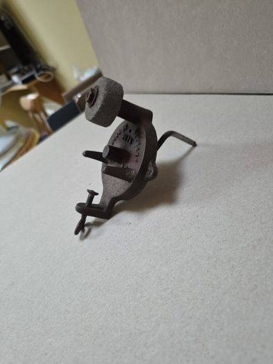 Vintage Blade Sharpening Device