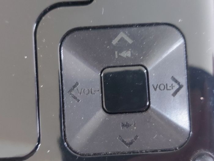 5 Portable DVD Players, all working, but no charges for them, all in very good condition