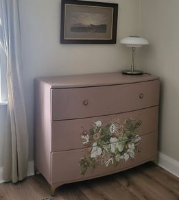 Chest of drawers. Wood. As new