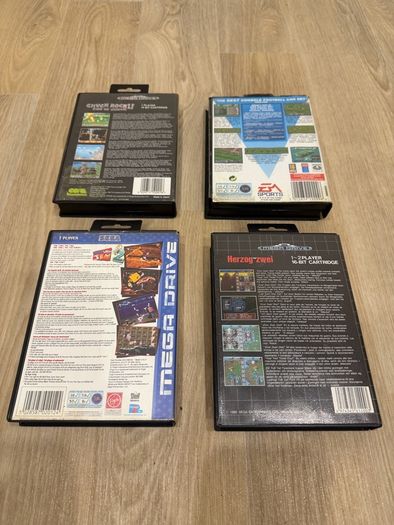 Sega Mega Drive bundle - 2 Controllers - 4 games