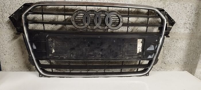 Audi A4 Grill.