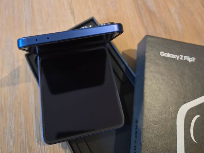 Samsung Galaxy Flip 7
