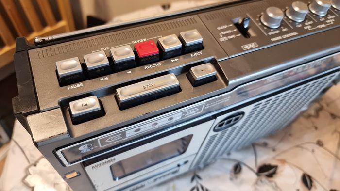 From 1978 Sharp 6500H, working good, sound exelent.