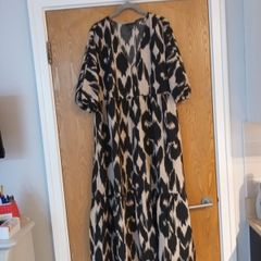 New Look Black/Biscuit Dress. S. 16.  New - No Tag.