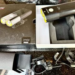 Gaciron V9D-1600 bike light with handlebar remote
