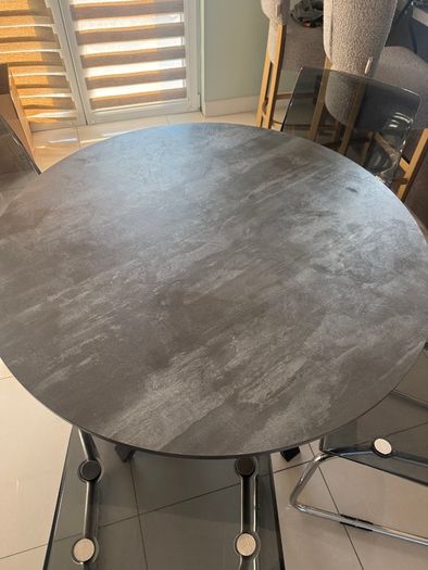 Table and 4 Tobias chairs