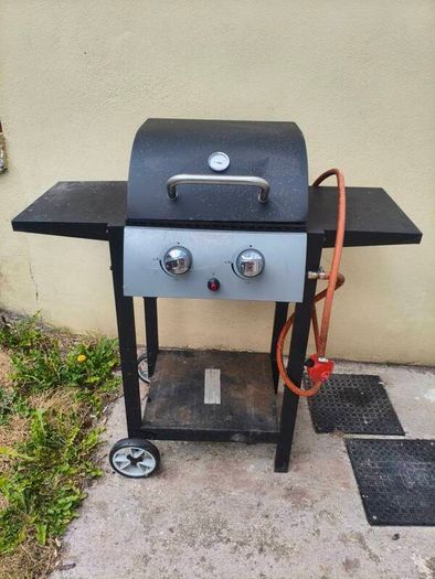 Gas bbq grill