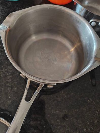 Pots/Saucepans x4